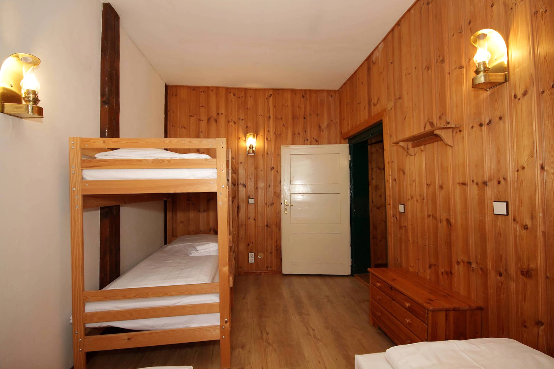 Ferienwohnung Specht - Schlafzimmer 1 mit zwei Einzelbetten und einem Etagenbett